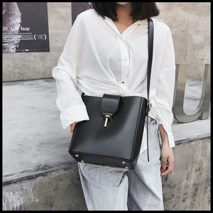 NEW PARIS Bucket Bag